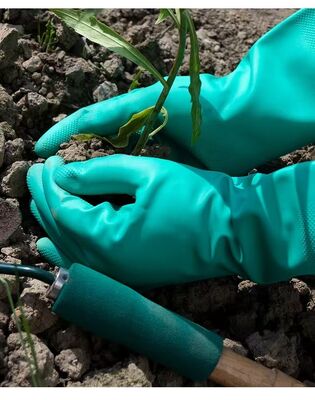 Latex Free Green Nitrile Glove Ambidextrous Textured Surface Provides Excellent Grip for Medical Examination and Industrial